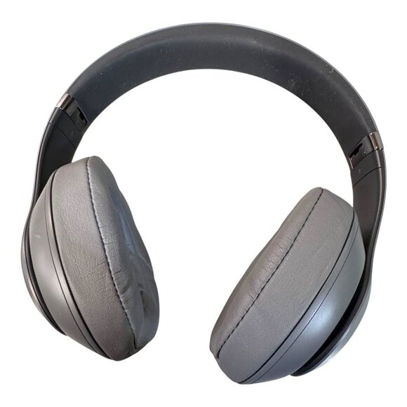 Beats Studio 3 Wireless Over-Ear Noise-Cancelling Headphones Case & Charger - Picture 4 of 7